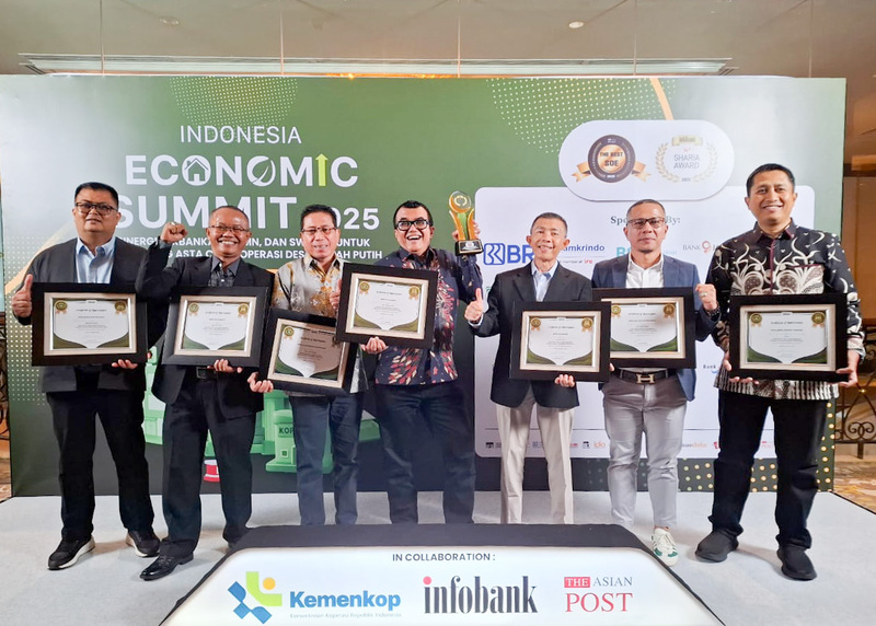 Tujuh BPRS asal Sumbar raih Infobank Award 2025. Satu raih Golden Award, satu lagi beraset di atas Rp100 miliar secara nasional.