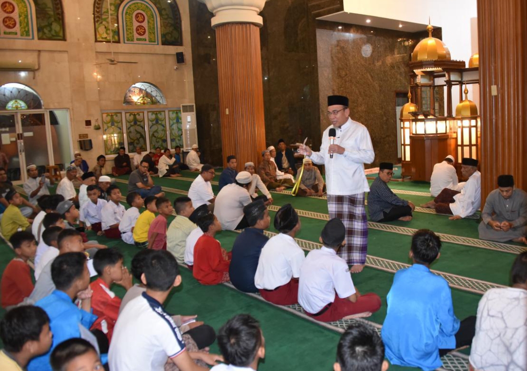 Wakil Wali Kota Padang Maigus Nasir menghadiri peluncuran Program Subuh Mubarakah di Masjid Sahara, Padang Barat, Senin (6/10/2025). (Foto: Prokopim)
