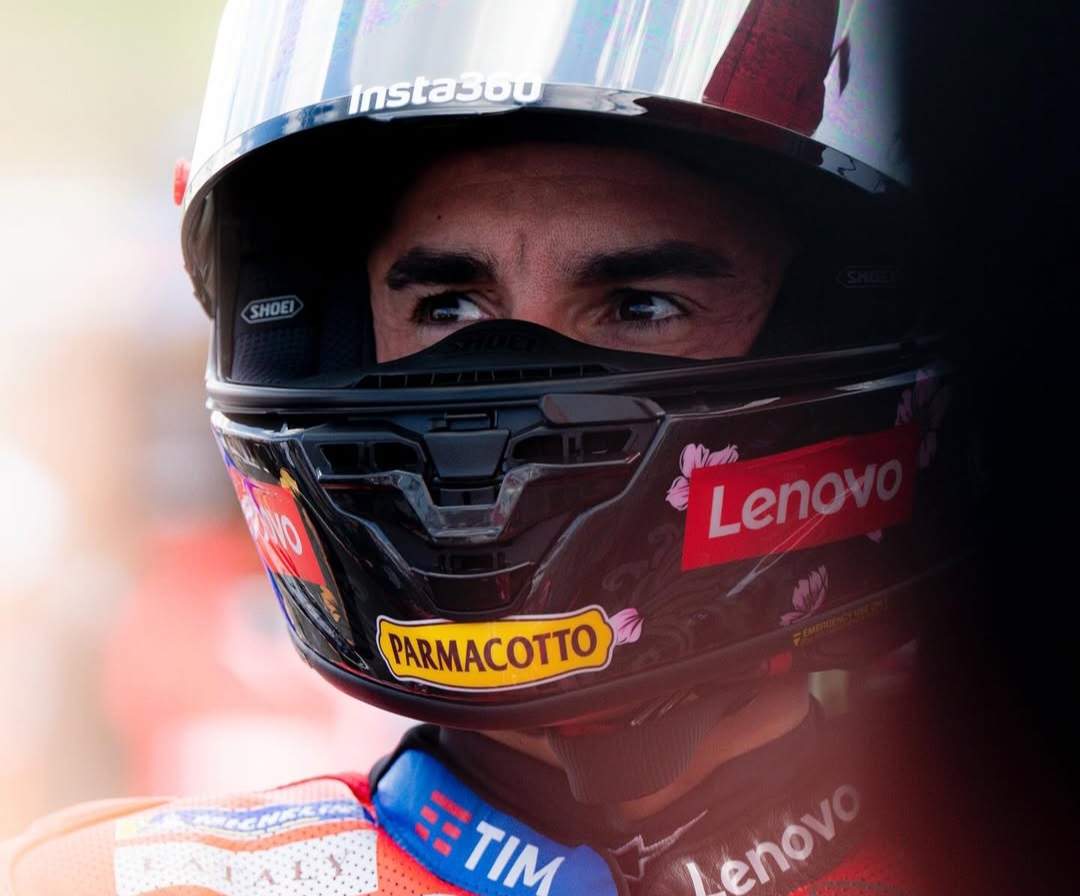 Marc Marquez dipastikan absen di GP Australia dan Malaysia karena mengalami cedera bahu kanan saat insiden di MotoGP Mandalika 2025. (Foto: Instagram@marcmarquez93)
