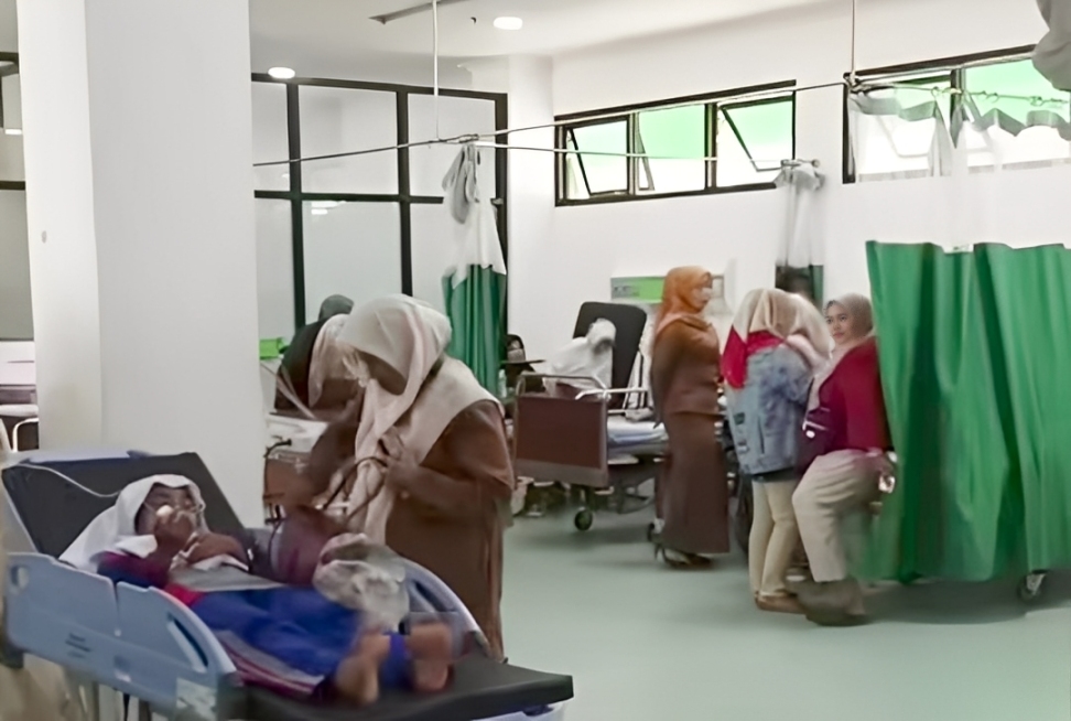 Sembilan pelajar di Padangpanjang alami mual dan muntah usai konsumsi makanan program MBG. Sampel makanan sedang diuji oleh Dinas Kesehatan, Selasa (7/10/2025).