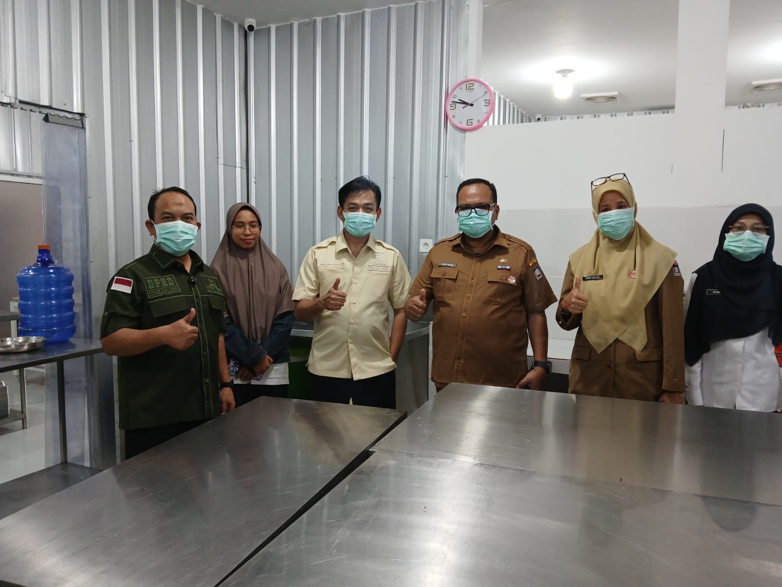 Ketua DPRD Kota Padang meninjau SPPG MBG di Parupuktabiang, Kecamatan Kototangah, kemarin.