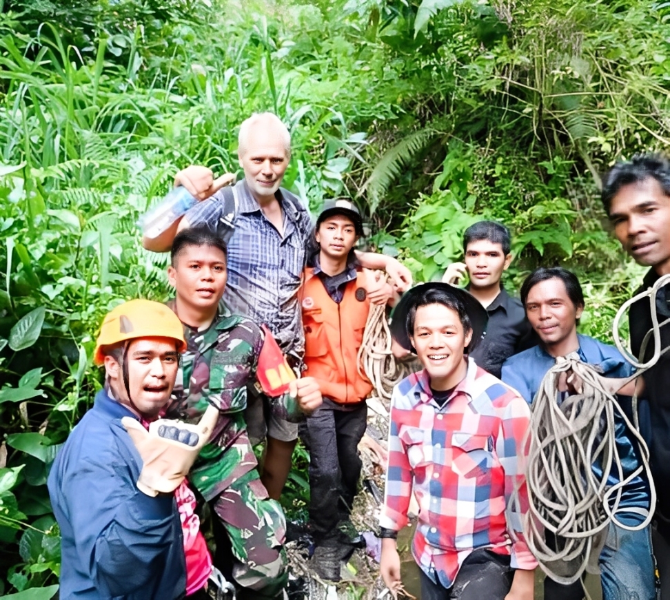 Turis Jerman, Joerg, berhasil dievakuasi setelah terjebak di tebing Ngarai Kayu Gadih, Kabupaten Agam, Rabu (8/10/2025). (Foto: BPBD Agam)