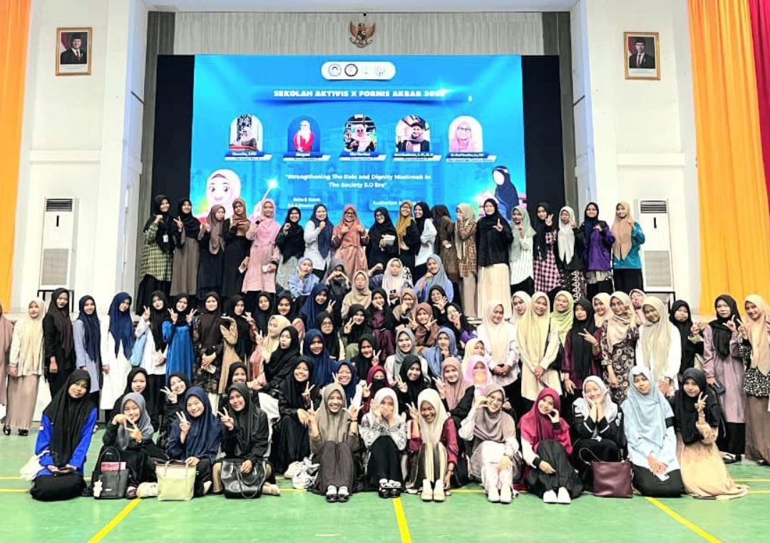 Mahasiswi UIN MY Batusangkar antusias mengikuti Fornis Akbar bertema menjaga martabat muslimah di era Society 5.0.(Foto: IST)