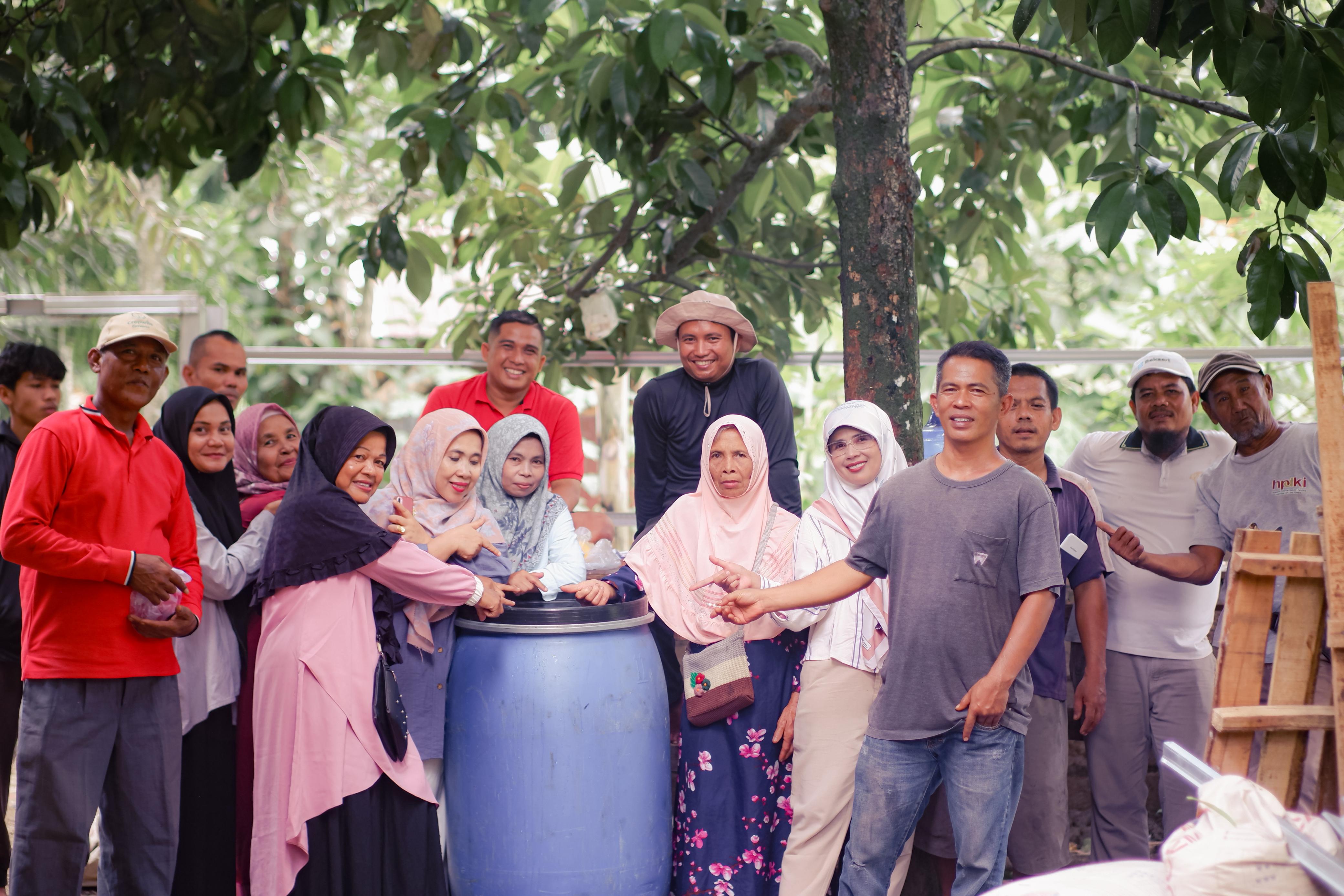 Universitas Andalas bersama peternak Padang kembangkan model agrosilvopastoral untuk wujudkan peternakan kambing perah produktif dan ramah lingkungan.
