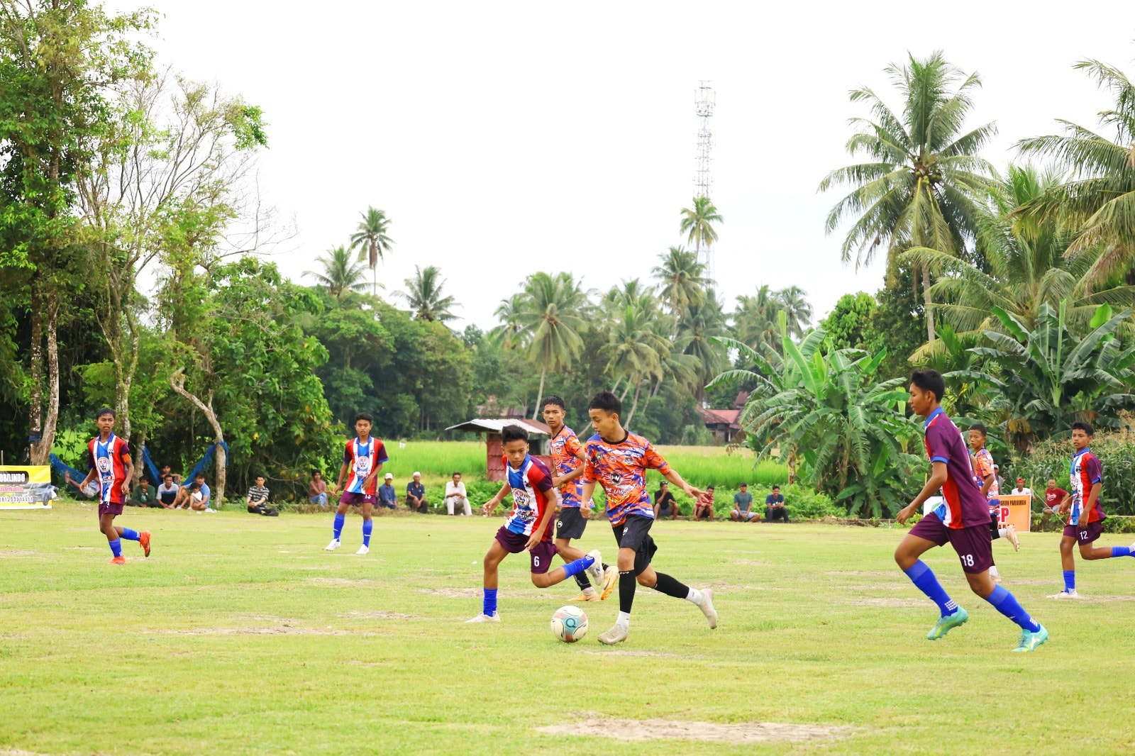 Open Turnamen Sepak Bola Cimparuh League Kelompok Umur (KU) 14 Tahun 2025 Tingkat Provinsi Sumatera Barat, Jumat sore (10/10/2025), di Lapangan Sepakbola Persatuan Sepakbola Cimparuah (PSC) Cimparuh.
