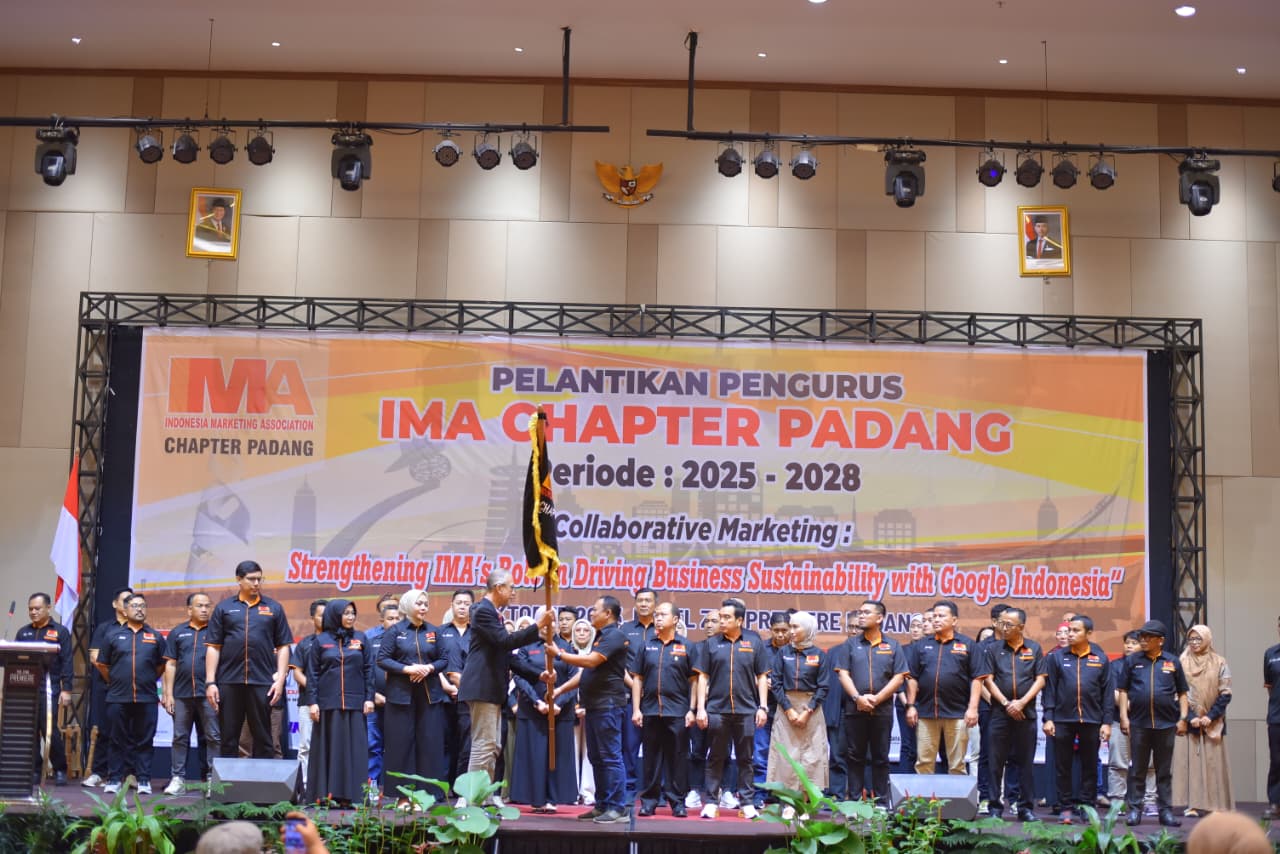 IMA Chapter Padang lantik pengurus baru periode 2025&ndash;2028 di Padang, usung tema kolaborasi pemasaran berkelanjutan bersama Google Indonesia.