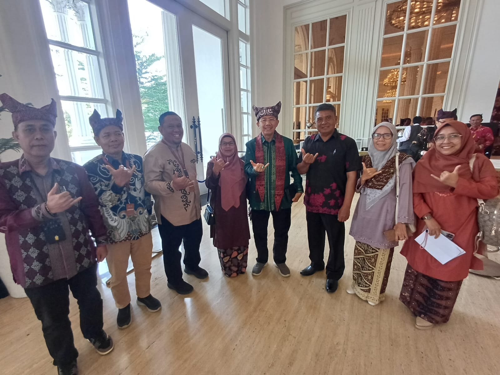 Kepala BPK Nurmantyas, Kepala Dinas Kebudayaan Sumbar Jefrinal, Ketua WBTB Sumbar Pramono dan lainnya saat menghadiri Sidang Penetapan WBTB 2025 di Hotel Sutasoma Dharmawangsa, Jaksel, Kamis (9/10).