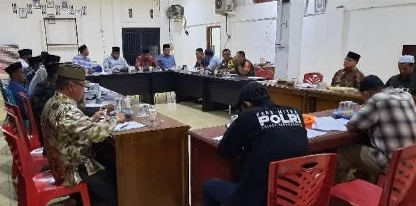 Pemerintah Nagari Kotobaru bermusyawarah membahas pencurian sawit dan peredaran narkoba yang terjadi di nagari tersebut.