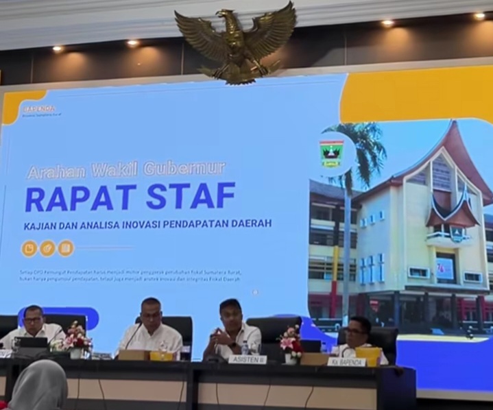 Rapat membahas strategi penguatan inovasi dan kolaborasi lintas sektor, mencari celah meningkatkan Pendapatan Asli Daerah, Jumat (10/10/2025).
