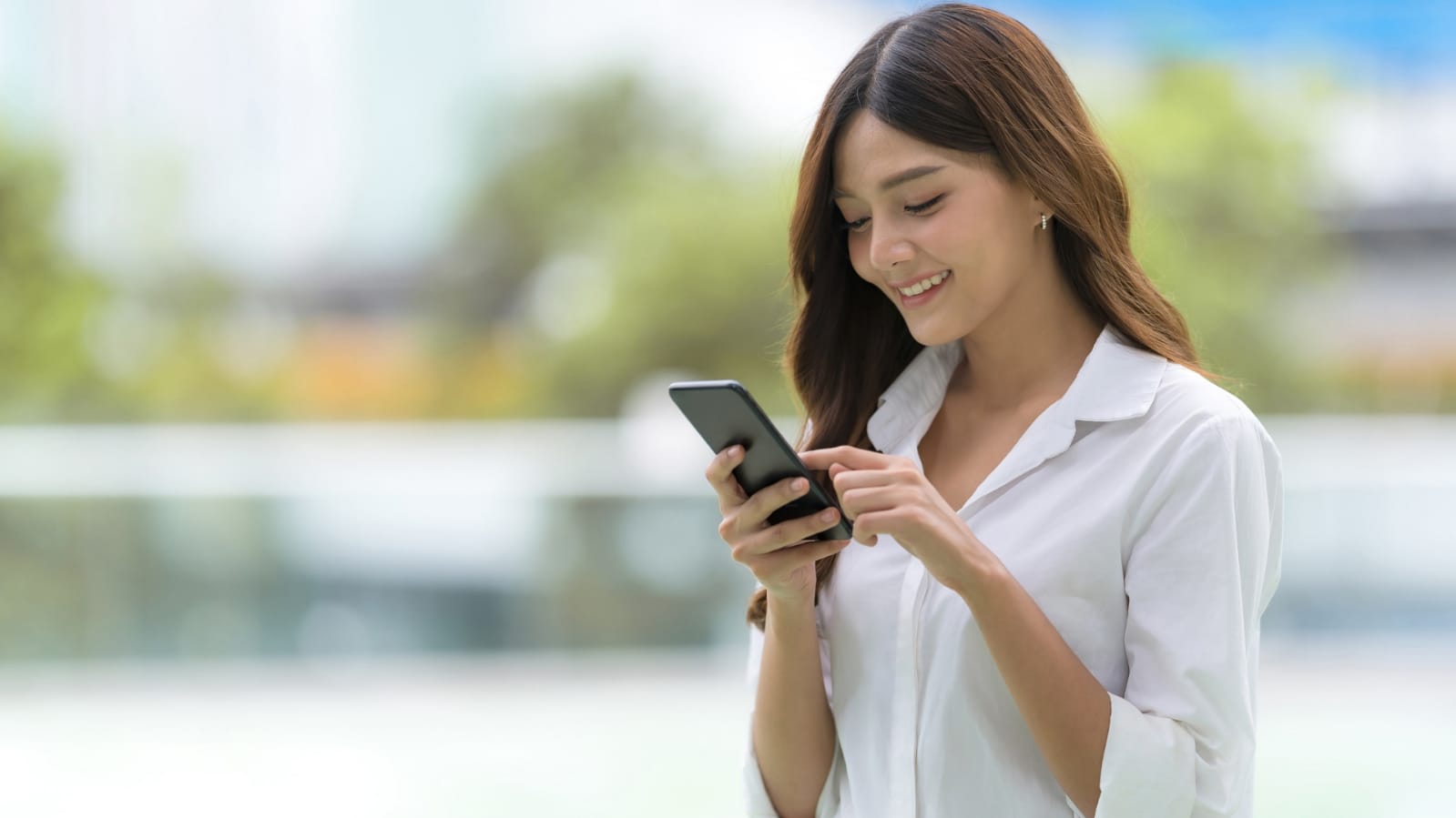 Banyak orang lebih suka chat dibanding telepon. Mereka memiliki delapan sifat khas yang mencerminkan cara berpikir dan berinteraksi. (Photo by Canva.com/Sorapong