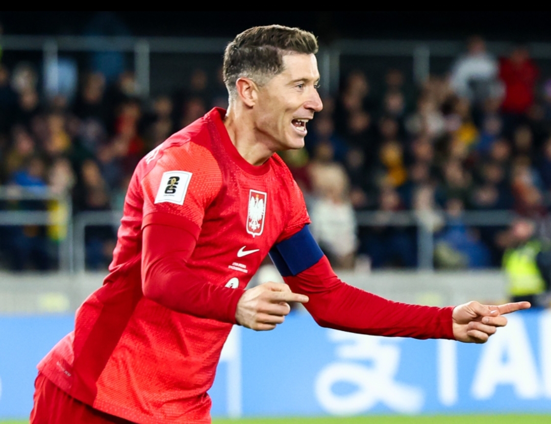 Robert Lewandowski mencetak gol internasional ke-87 saat Polandia kalahkan Lithuania 1-0 di kualifikasi Piala Dunia 2026.(Foto: X @UEFAEURO)
