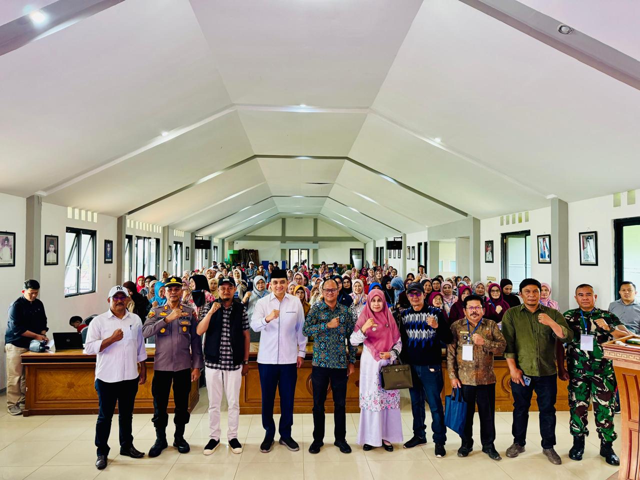 Program Makan Bergizi Gratis disosialisasikan di Sungai Pua, DPR RI dan Badan Gizi Nasional dorong gizi seimbang untuk Indonesia Emas 2045.
