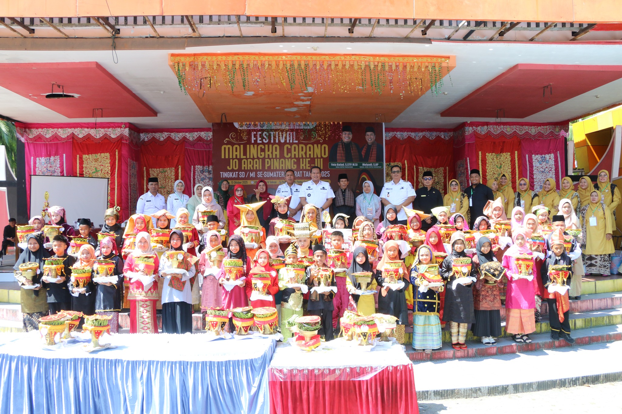 Festival &ldquo;Malingka Carano Jo Arai Pinang&rdquo; ke-III se-Sumbar sukses digelar di Pantai Gandoriah.