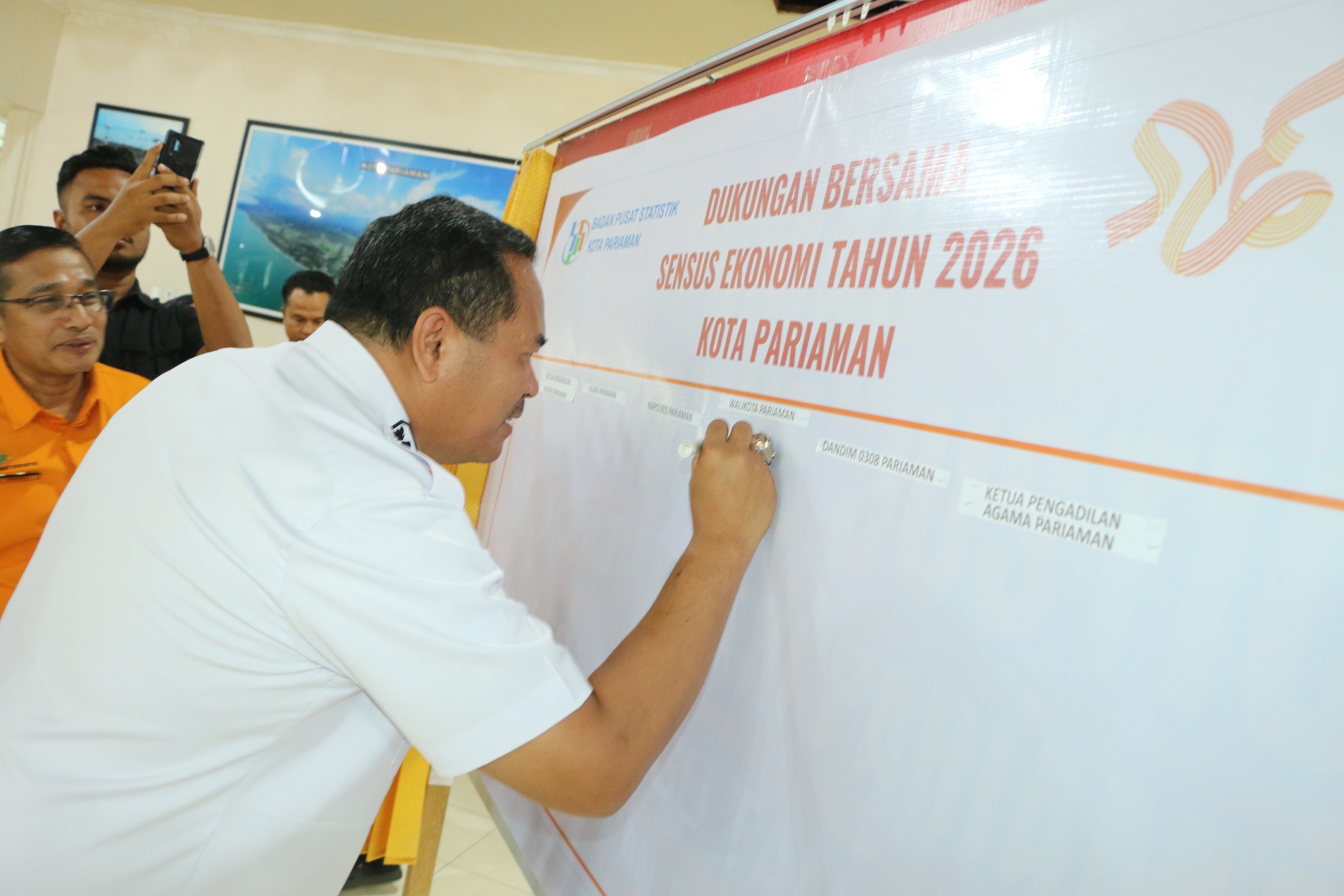 Wali Kota Pariaman Yota Balad buka sosialisasi Sensus Ekonomi 2026, ajak masyarakat dukung pengumpulan data akurat demi perencanaan ekonomi.