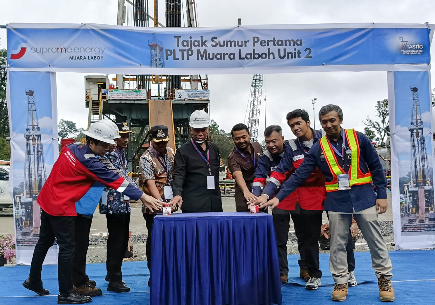 Gubernur Sumbar Mahyeldi saat meresmikan Tajak Sumur Pertama Pengembangan Pembangkit Listrik Tenaga Panas Bumi (PLTP) Muara Laboh Unit-2, di Nagari Muara Laboh, Solok Selatan, Kamis (16/10/2025).