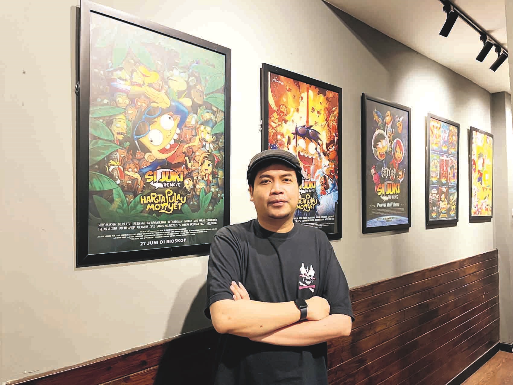RINGAN DAN KOMIKAL: Faza Meonk, pencipta karakter Si Juki, di kantornya di kawasan Fatmawati, Jakarta Selatan (24/9).