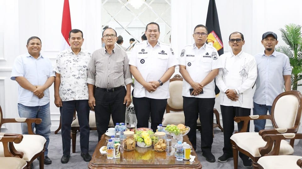 Sejumlah tokoh masyarakat siap mendukung dan mengawal program unggulan Balad-Mulyadi untuk memperkuat pembangunan dan kesejahteraan warga Kota Pariaman.
