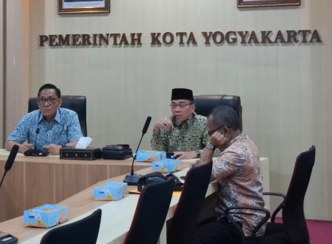 Maigus Nasir mempelajari strategi kawasan wisata Yogyakarta, sebagai inspirasi mengembangkan Pasar Raya Padang agar setara Malioboro. (Foto: Prokopim)