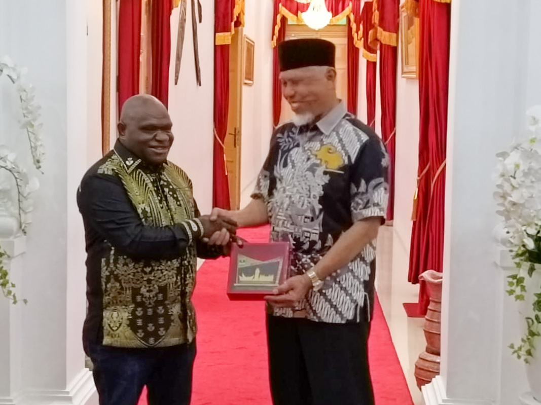 Gubernur Sumbar Mahyeldi dan Menteri HAM Natalius Pigai bahas penguatan instrumen HAM serta sinergi pemerintah daerah melalui falsafah &ldquo;duduk basamo.&rdquo;