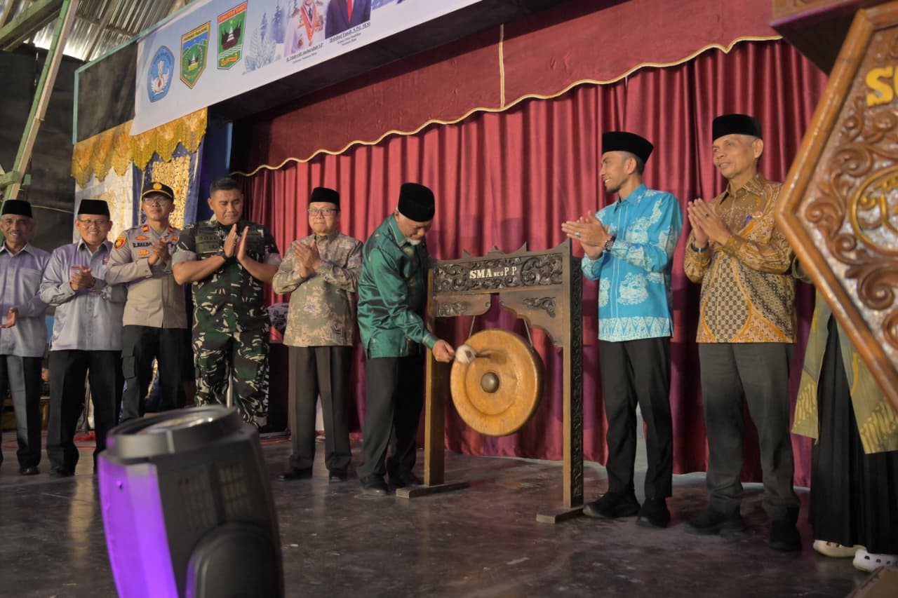 Gubernur Sumbar Mahyeldi buka Batik Birru ke-14 di SMA 1 Padangpanjang, diikuti 4.200 peserta se-Indonesia dengan enam cabang lomba.