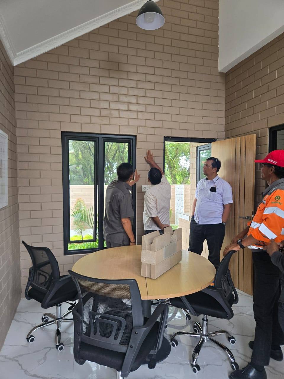 Open House SEPABLOCK PT Semen Padang menarik minat Bank Mandiri untuk kolaborasi KPR Sejahtera FLPP dalam pembangunan rumah subsidi efisien dan tahan gempa.