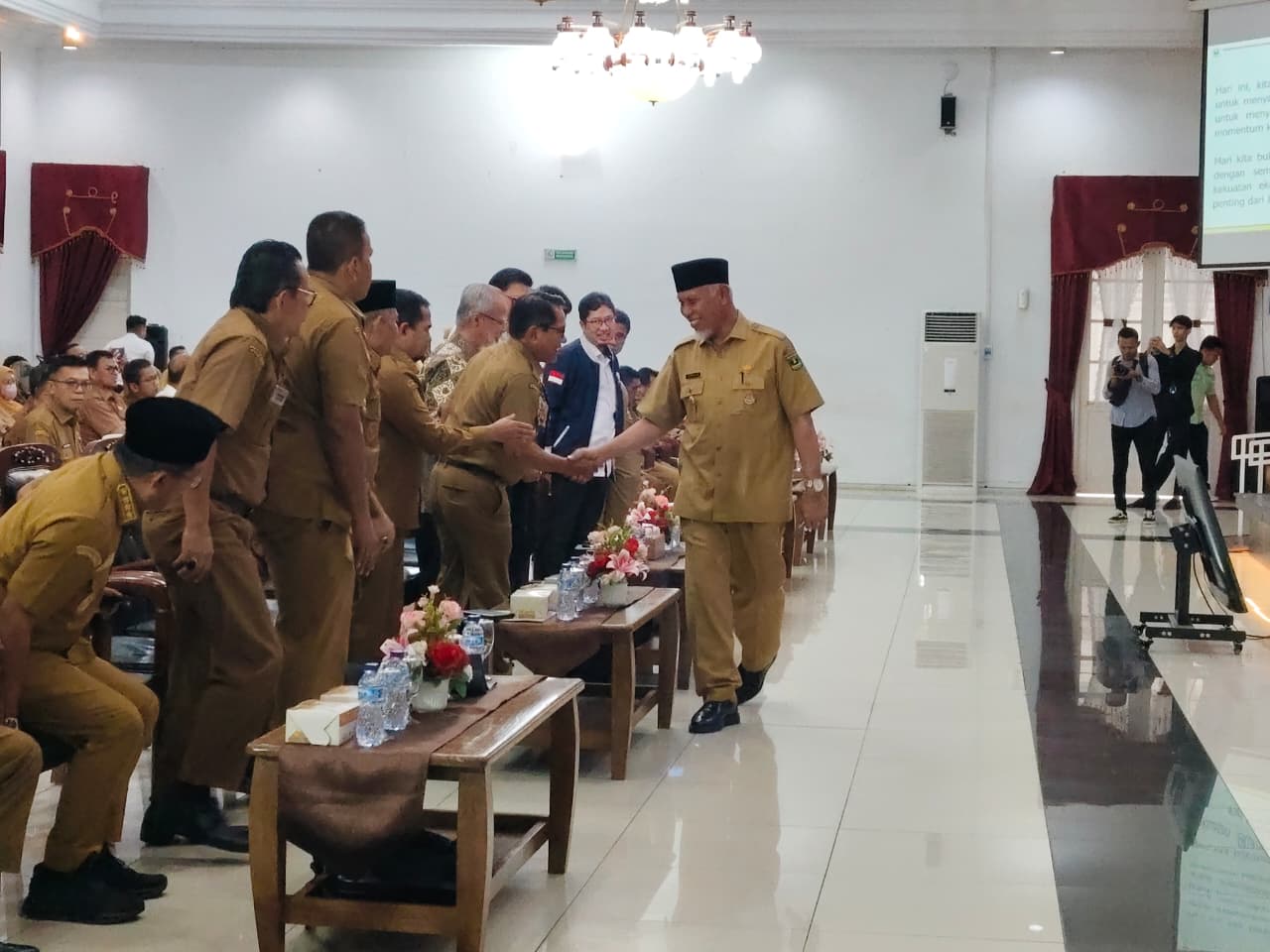 Pemprov Sumbar gelar Rakor Perekonomian 2025 bahas strategi investasi Rp120 triliun dan target pertumbuhan ekonomi inklusif hingga 2029.