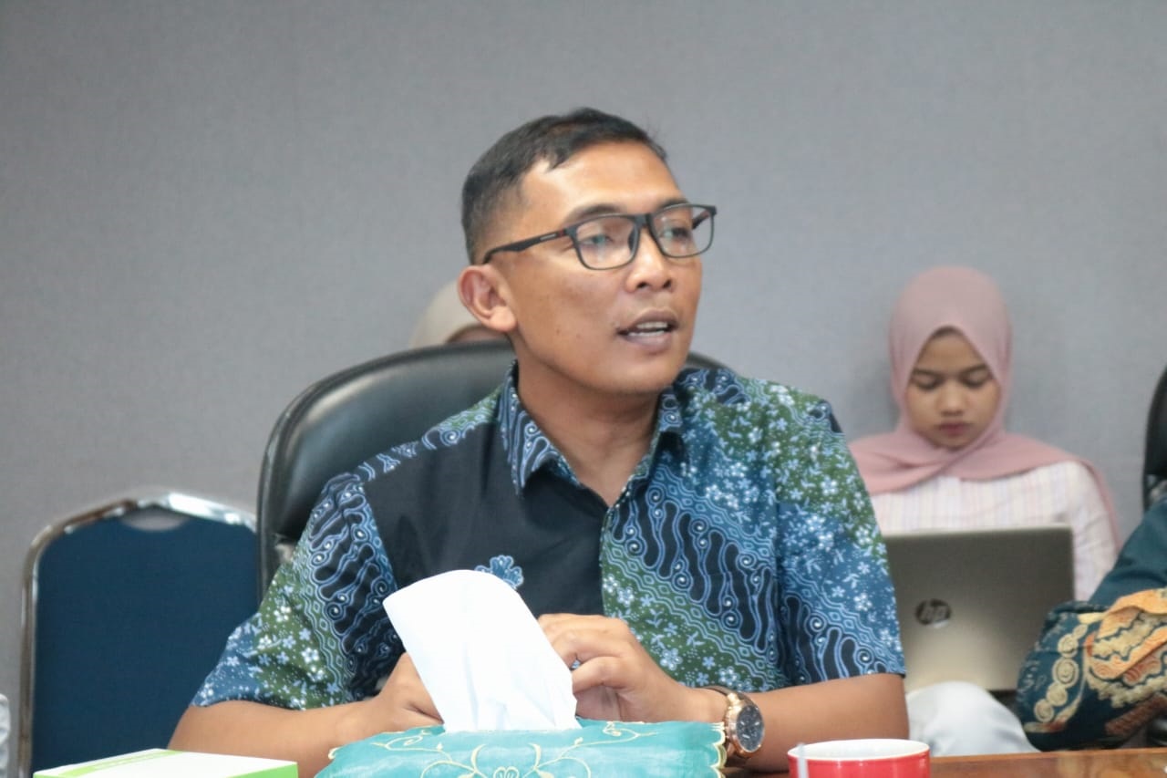 INOVASI: Kepala Dinas Pariwisata Kota Bukittinggi, Rofie Hendria, menyampaikan strategi pengembangan wisata sejarah edukatif di Bukittinggi, Senin (20/10).