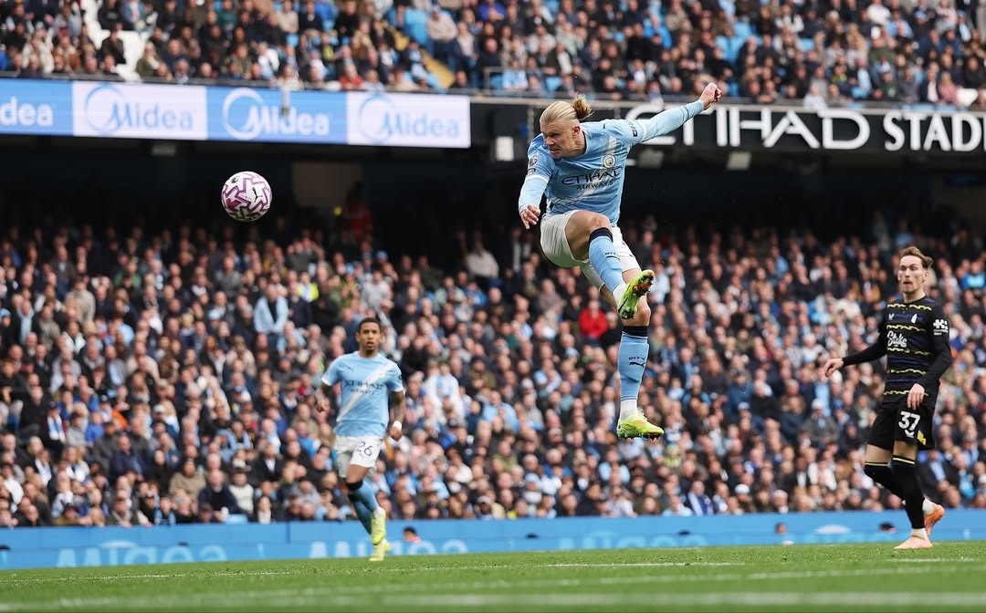 Bomber Manchester City Erling Haaland selalu membobol gawang lawan via sundulan dalam dua laga awal fase League Liga Champions musim ini.