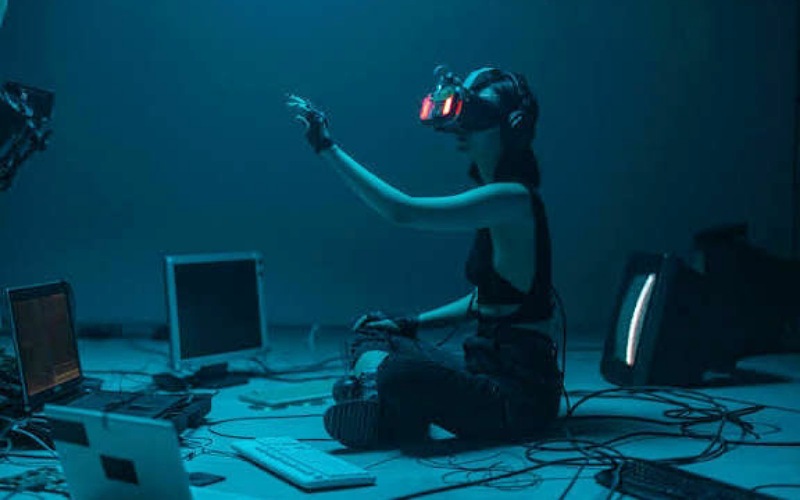 Teknologi VR makin imersif dan terjangkau. Pasar game virtual diprediksi capai 60 miliar dolar AS pada 2030, dorong evolusi industri hiburan. (pexel)
