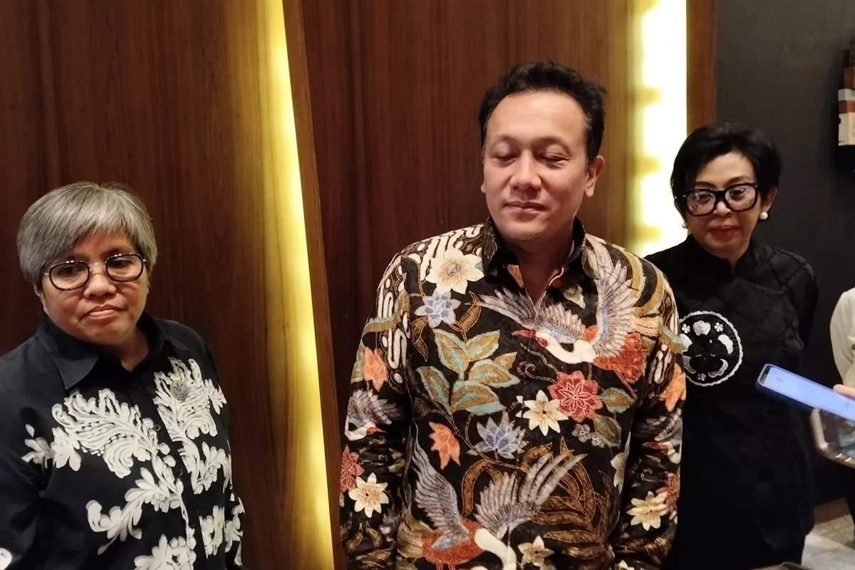 Wakil Menteri Lingkungan Hidup Diaz Hendropriyono memberikan keterangan soal pengelolaan sampah untuk sumber energi listrik di Jakarta, Selasa (21/10).