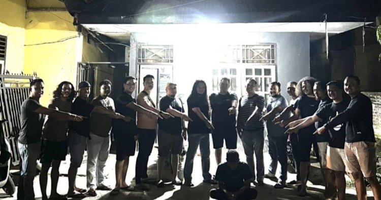 TAK BERKUTIK: Pelaku penjambretan berinisipa SEP tak berkutik ketika ditangkap Tim Opsnal Black Spider Satreskrim Polres Solok Kota.