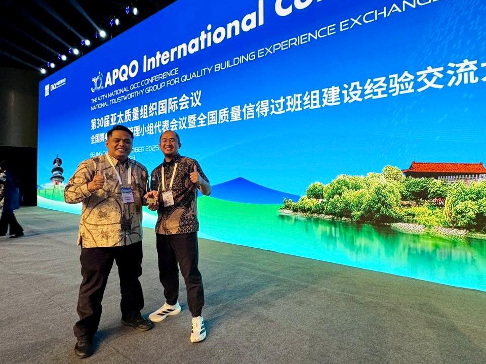PT Semen Padang raih penghargaan Four Stars di APQO 2025 Beijing lewat inovasi Nabuang Sarok, solusi pengelolaan limbah dan energi berkelanjutan.