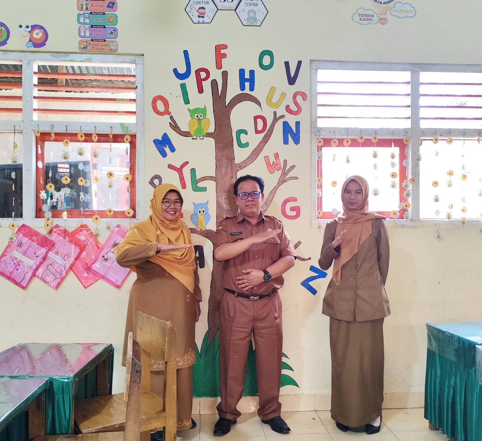 KOMITMEN KUAT: Guru UPT SDN 16 Supayang bertekad untuk memberikan pendidikan berkualitas bagi peserta didik mereka.