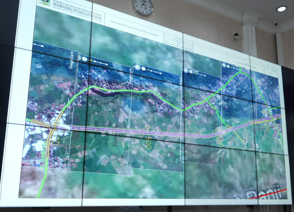 Pemprov Sumbar sepakati dua solusi untuk mengurai kemacetan di kawasan Padang Lua, jalur utama penghubung Kota Bukittinggi dengan Kota Padang.