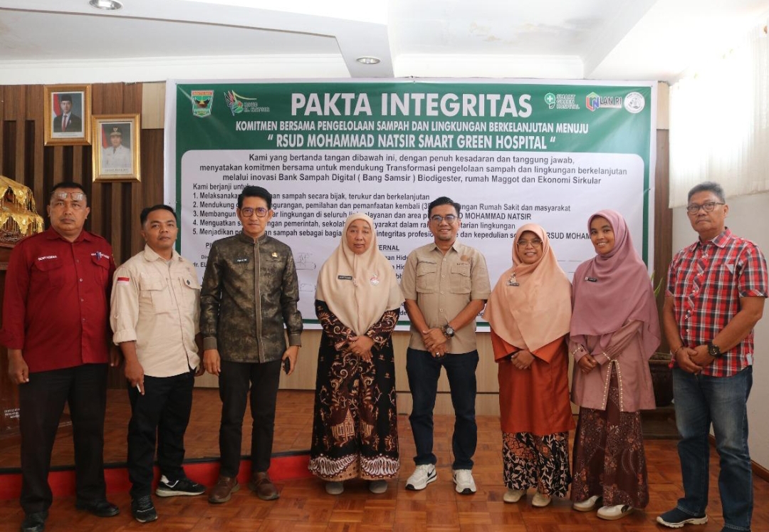 RSUD Mohammad Natsir Solok resmi meluncurkan Bank Sampah Digital &lsquo;BangSamsir&rsquo; pada 23 Oktober 2025 untuk mendukung Smart Green Hospital. (Foto: Humas)
