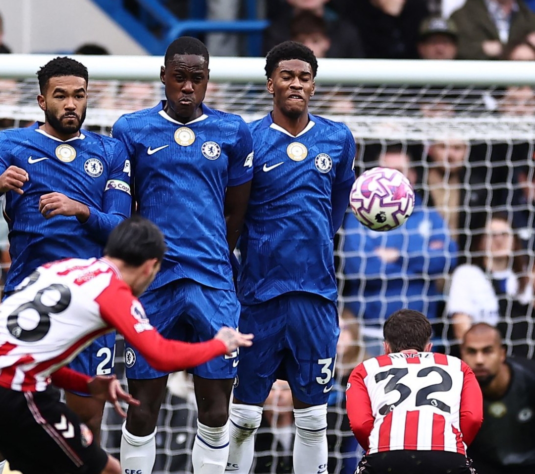 Para pemain Chelsea dan Sunderland dalam duel Liga Inggris di Stadion Stamford Bridge. Laga berakhir dengan skor 2-1 untuk Sunderland.(Foto Instagram @sunderlandafc)