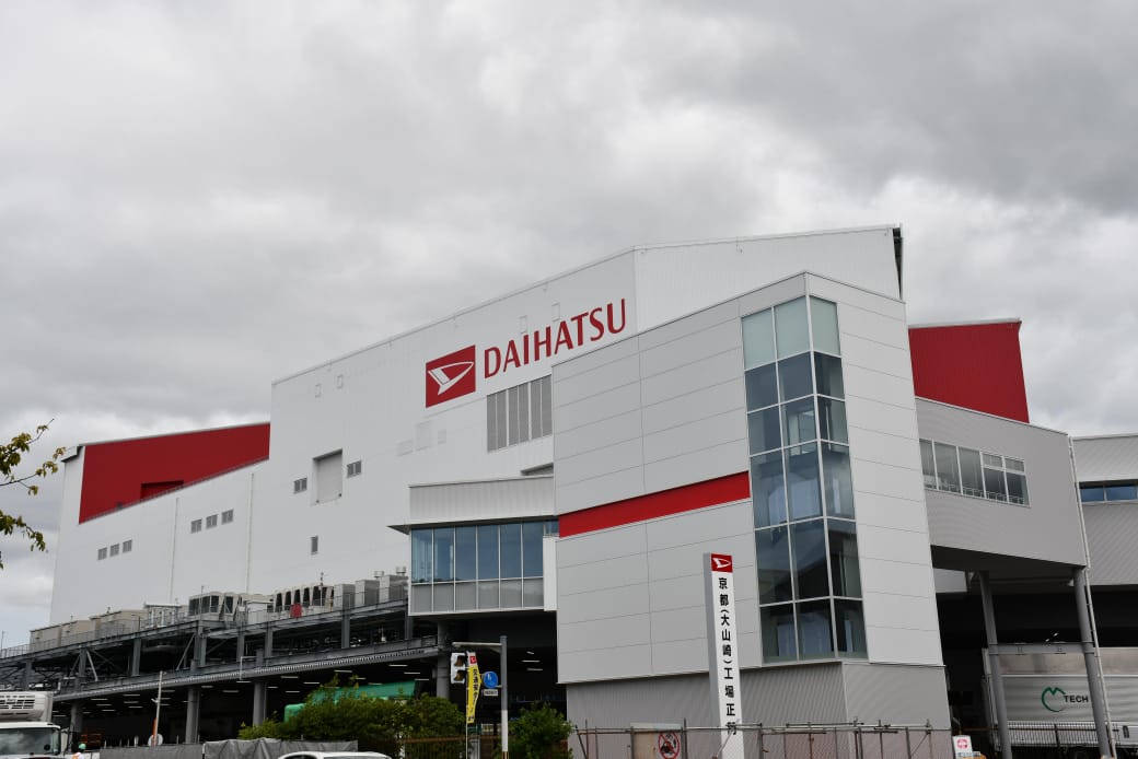Daihatsu buka fasilitas Kyoto Plant, menampilkan inovasi manufaktur, konsep SSC, dan strategi ramah lingkungan global di industri otomotif.