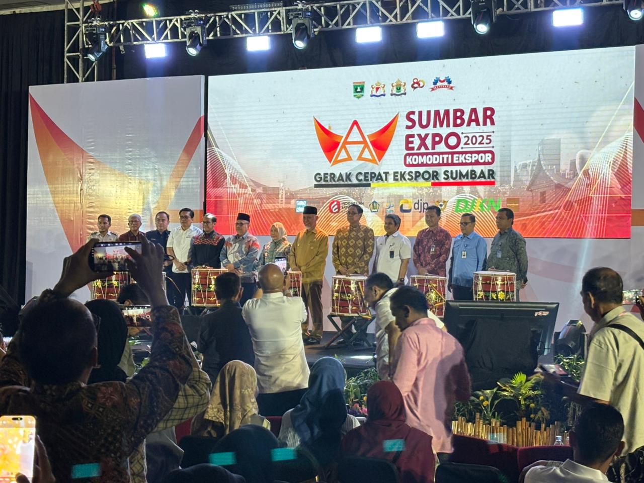 Disperindag Sumbar menggelar Sumbar Ekspo 2025 bertema &ldquo;Gerak Cepat Ekspo Sumatera Barat&rdquo; di Hotel Truntum Padang, Senin (27/10/2025).