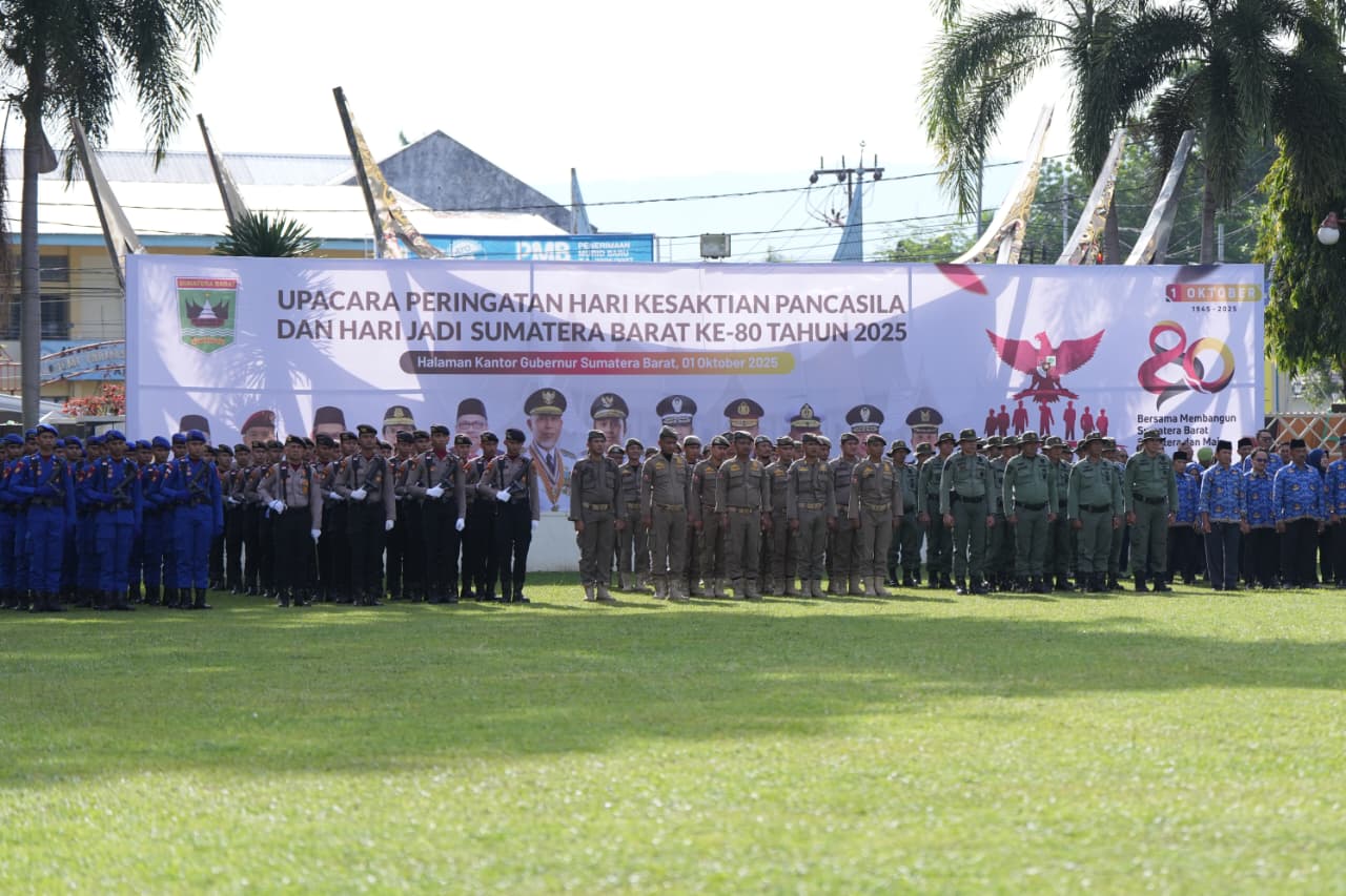 Upacara peringatan Hari Kesaktian Pancasila dan Hari Jadi Sumatera Barat ke-80 di halaman Kantor Gubernur, Rabu (1/10/2025).
