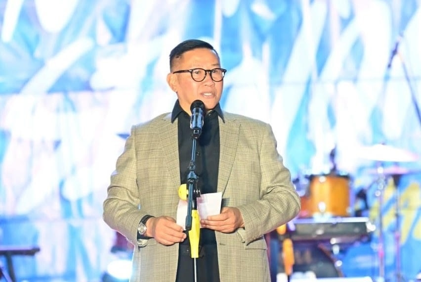 POTENSI: Wali Kota Bukittinggi, Ramlan Nurmatias, saat membuka kegiatan Ngarai Sianok Festival 2025 di Ngarai Sianok Janjang 1000, Jumat (24/10).