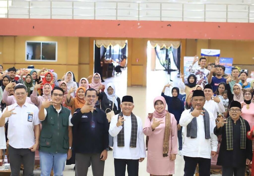 PUNYA TARGET: Wakil Wali Kota Solok, H. Suryadi Nurdal, membuka kegiatan Sinergi Pemberdayaan dan Fasilitasi Kemitraan UMKM dan Ekraf Kota Solok yang digagas oleh DPMPTSP Kota Solok di Gedung Kubuang