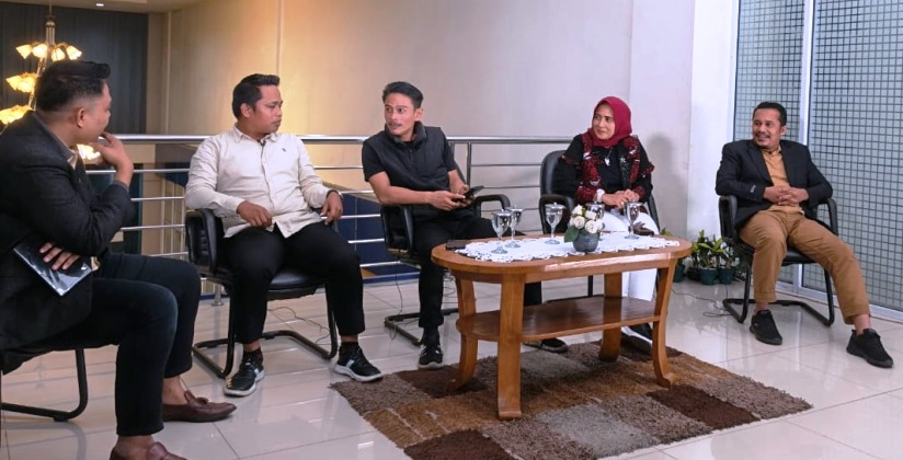 PERTANYAKAN SUMBANGSIH JAPFA: Program Detak Sumbar di Padang TV (grup Padang Ekspres) dipandu presenter Oktafril Febriansyah menghadirkan Pemuda Kasang Risky Yori Ardi dan lainnya.