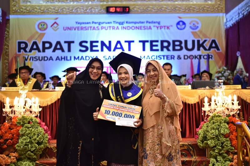 Dari Arena Bela Diri ke Panggung Wisuda, Yayasan UPI YPTK Hadiahi Yusma Deswita, Mahasiswi Berprestasi Peraih Emas PON Rp10 Juta.