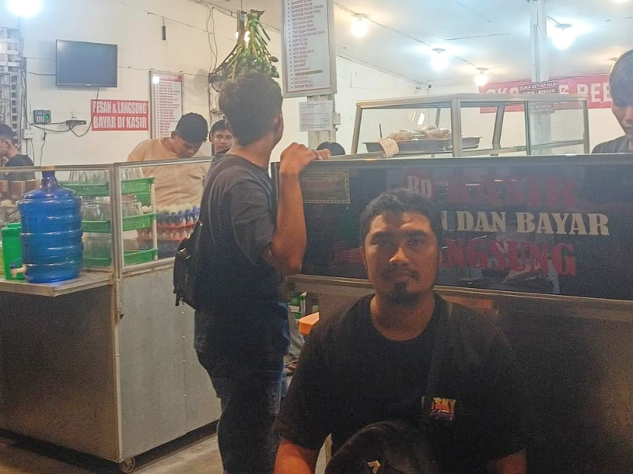 Gerai Skotang Reborn didirikan oleh Plato Elnas Buskafasa (34). (Muhammad Reza Bayu Permana/Padeks)