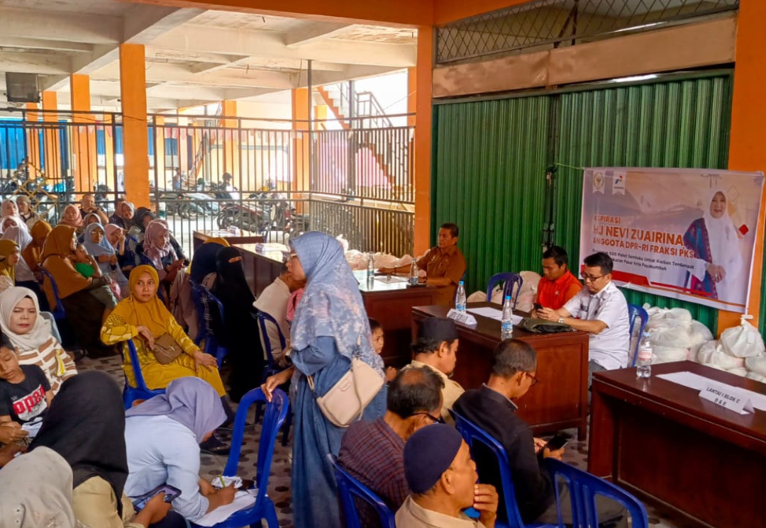 Penyaluran bantuan kemanusiaan bagi pedagang korban kebakaran Pasar Payakumbuh, Sumatera Barat, Minggu (27/10/2025). (Foto: Tim NZ)