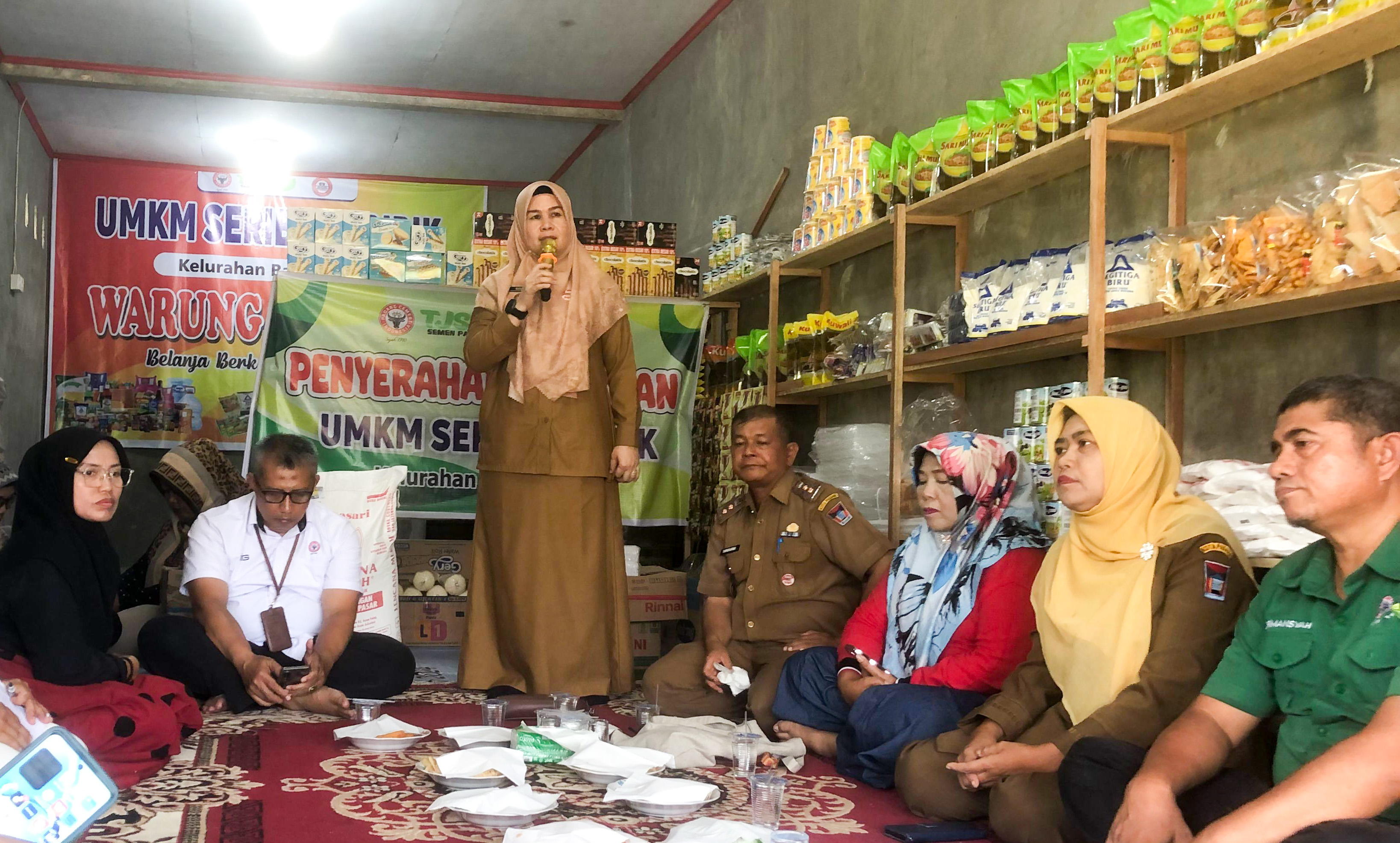 Camat Lubukkilangan apresiasi PT Semen Padang bantu UMKM tingkatkan ekonomi keluarga.