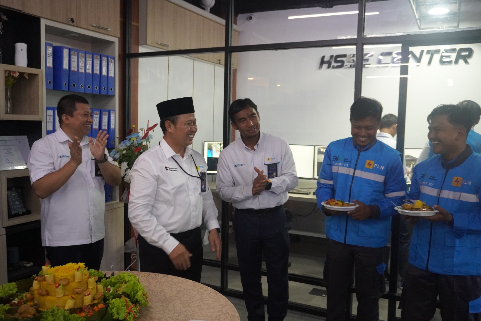 PLN UID Sumatera Barat meresmikan HSSE Control Centre di Padang untuk memperkuat pengawasan keselamatan, keamanan, dan pengelolaan lingkungan kerja secara digital.