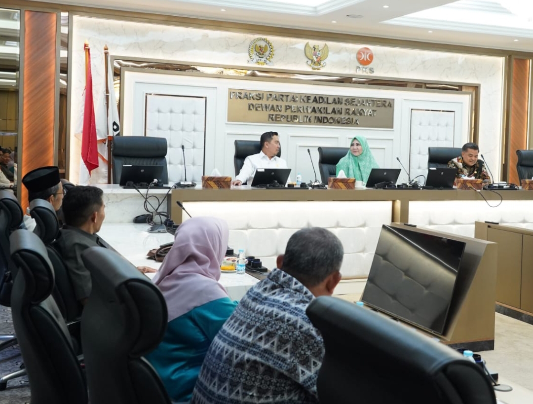 Anggota DPR RI Nevi Zuairina pertemuan bersama Bupati Agam, Ketua DPRD, serta sejumlah pimpinan OPD. (Foto: Tim NZ)