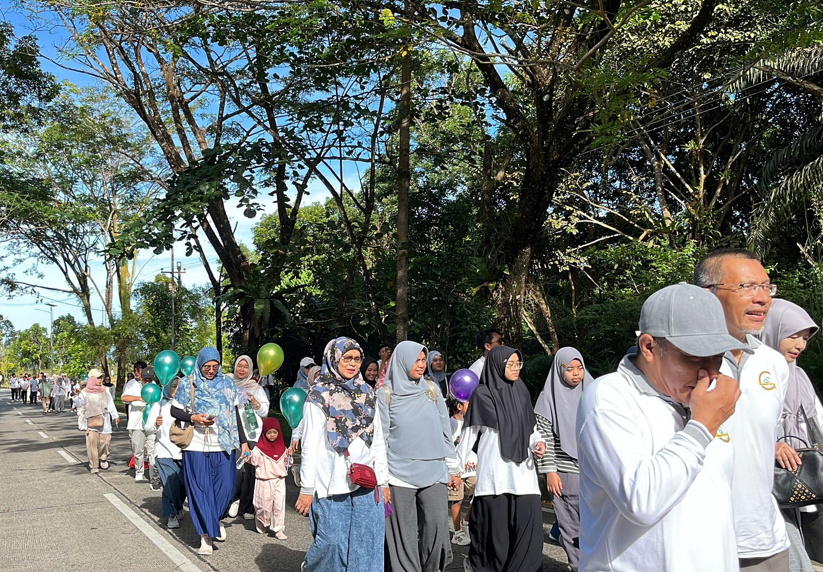 Jalan pagi dan jogging sore di lingkungan Kampus Unand Limau Manis Padang.