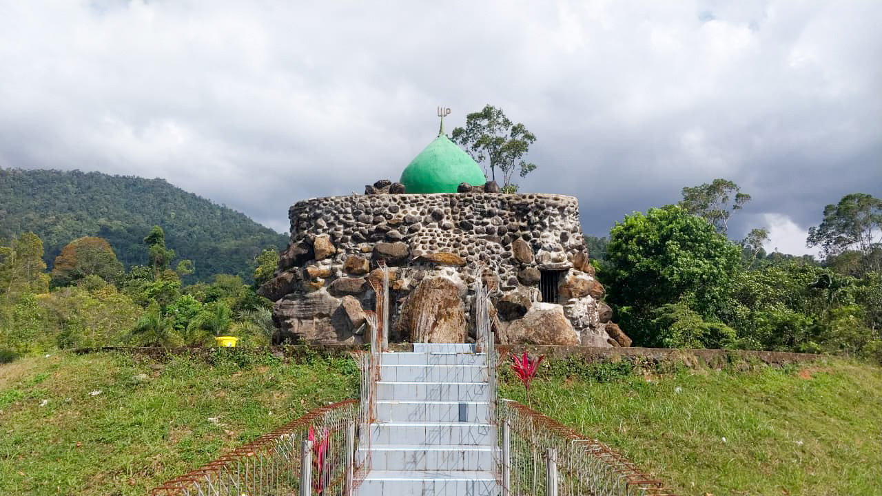 Surau Batu Jabal Rahmah Fakultas Pertanian UNAND, Limau Manis, Kecamatan Pauh, Kota Padang. (Foto: Mengki Kurniawan/Padeks)